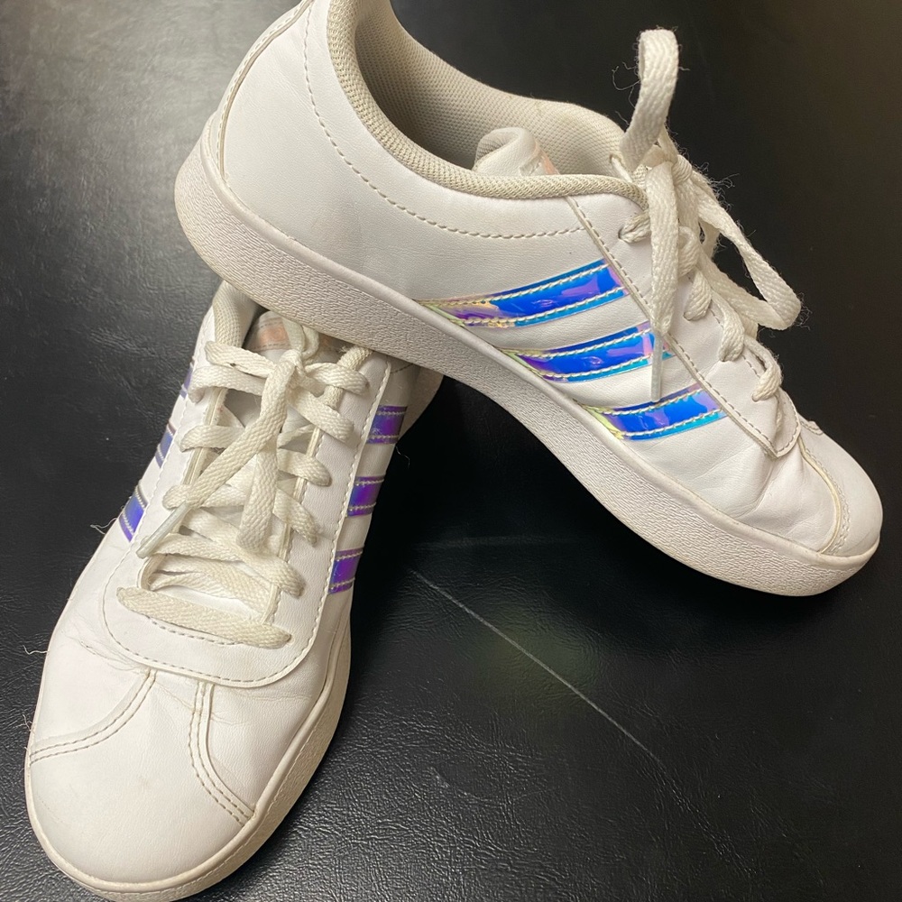 Adidas iridescent white leather shoes girl sz 4 A1